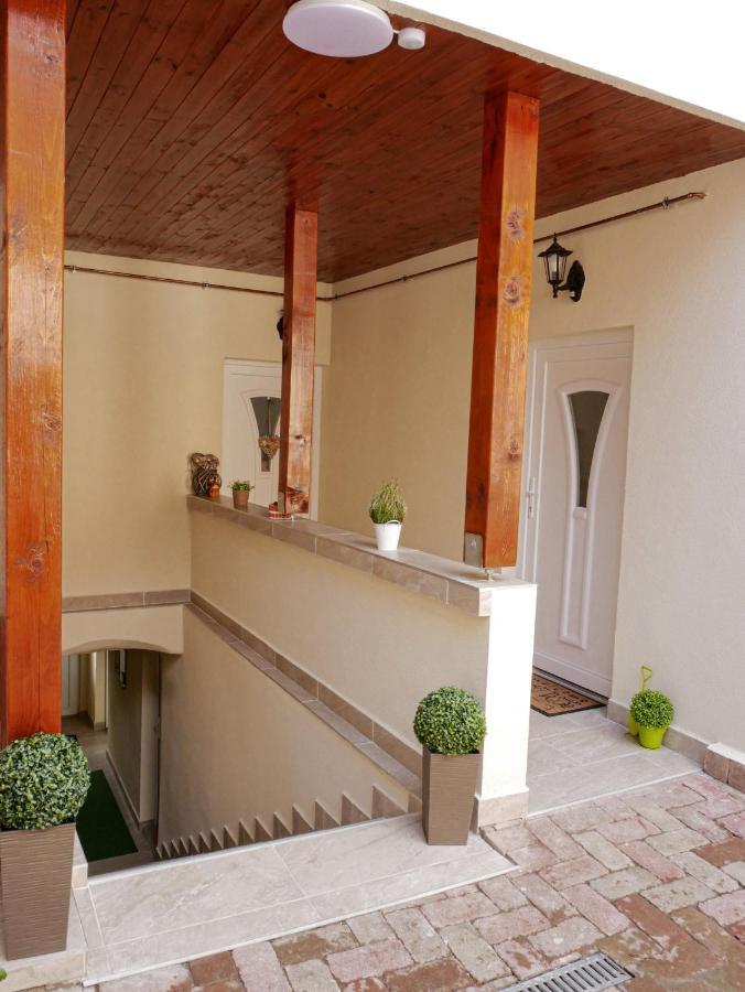 Varfal Apartman Эгер Экстерьер фото