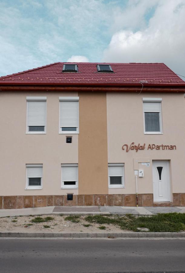Varfal Apartman Эгер Экстерьер фото
